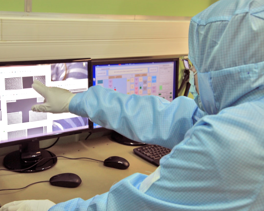 A scientist works in the laboratory
